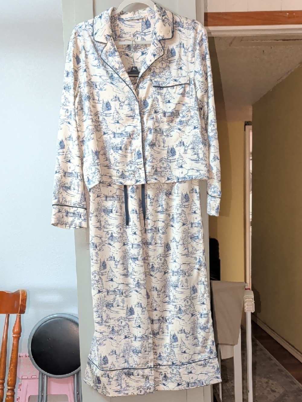 Abercrombie & Fitch Blue and Cream Toile Sleep Shirt Pajama Set